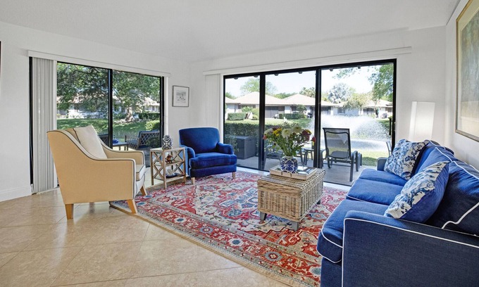 Palm Beach Gardens Cabaña | PGA National Cottage con vistas panorámicas al lago y la calle
