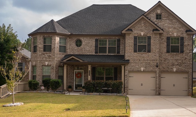 Fairburn Casa | Tranquility with comfort in mind. W Fire-pit & pool table. Proximity to airport