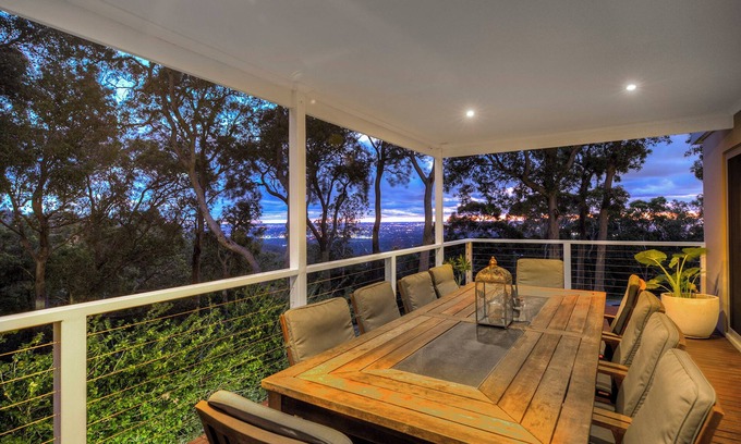 Lesmurdie Casa | Tranquillity in the heart of the Perth Hills.