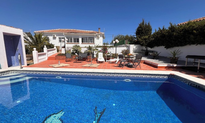 Torrox Costa Chalet De Esquí | Tranquilo y espacioso Chalet en Torrox Costa