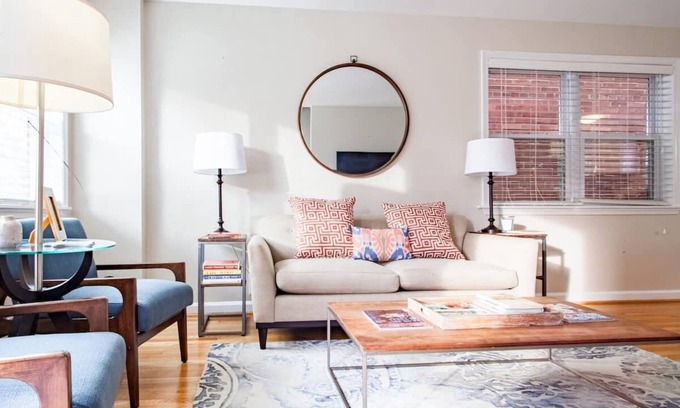 Old Town West Casa | Transit-Friendly Home / Old Town / Parking