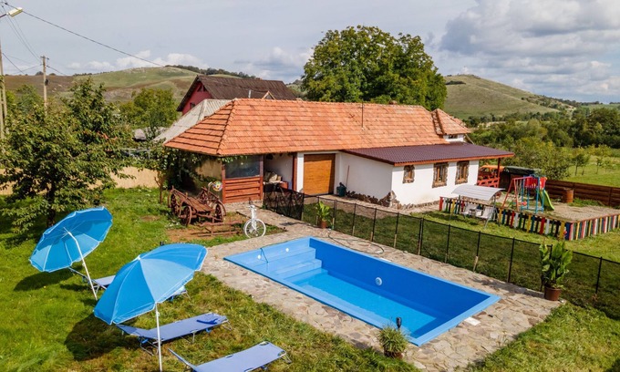 Bratca Cabaña | Transylvanian Cottage with Private Swimming Pool