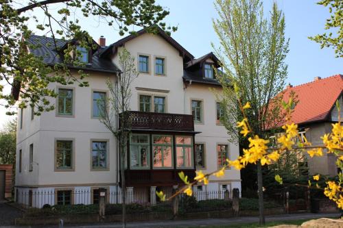 Strehlen Apartamento | Traumhafte Etagenwohnung in Günderzeitvilla