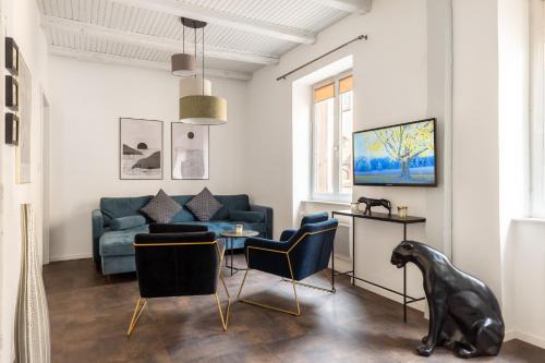 Old Town Apartamento | Travel Homes - The Rokst: Rare, Central and Modern