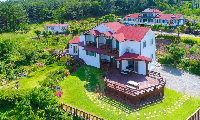 Irun-myeon Casa | Travel Sketch Pension