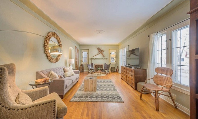 Appleton Casa | Traveler Oasis Downtown Area Spacious Home, PAC