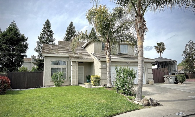 West Sacramento Casa | Travelers Dream! Large Home, Huge Yard, Style & Comfort