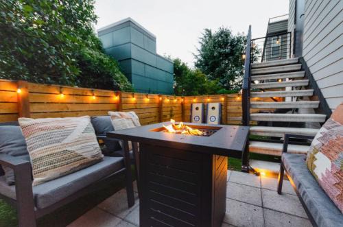 East Queen Anne Casa | Travelers Dream, Walk to Space Needle, Firepit, cornhole