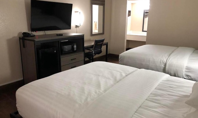 Wharton Hotel | Travelers Inn and Suites Wharton