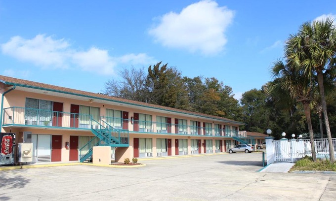 Gainesville Hotel | Travelers Inn Gainesville