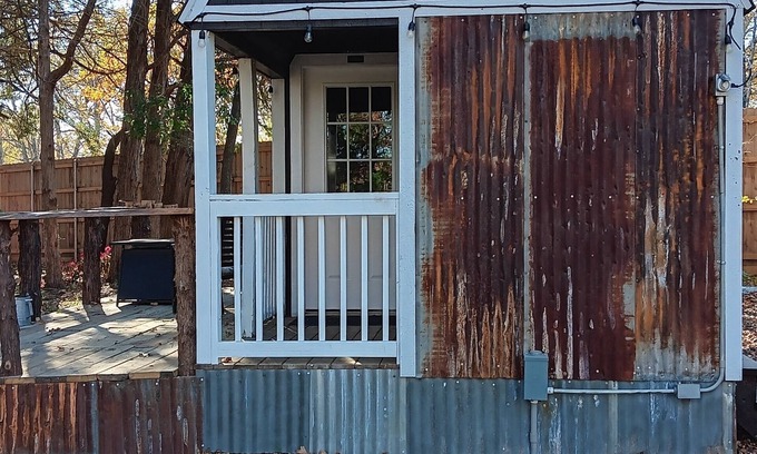 Canton Cabina | TRAVELLER Themed Cabin CAN ONLY BE RENTED IN CONJUNCTION W 1 OF OUR OTHER CABINS