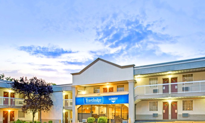 Downtown Hotel | Travelodge by Wyndham Silver Spring