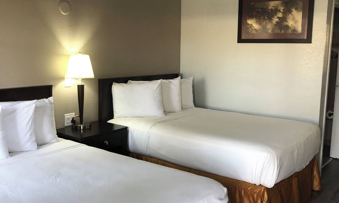 Sacramento Hotel | Travelodge by Wyndham Sacramento / Rancho Cordova