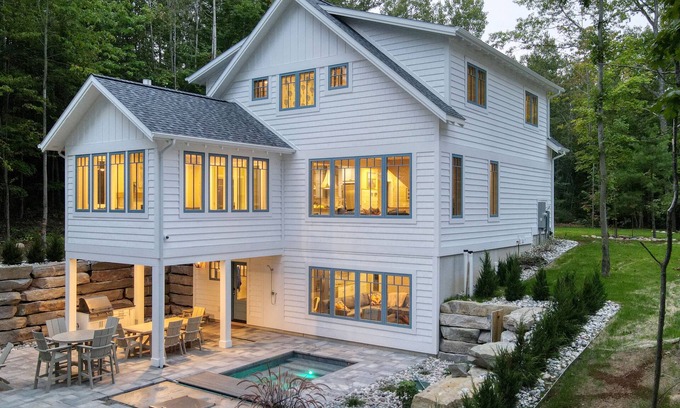 Mayfield Casa | Traverse City Lakemore Resort, New Luxury Lakefront Home on Arbutus Lake