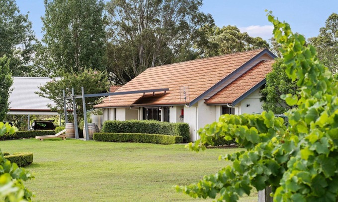 Pokolbin Casa | Travertine Vineyard Retreat - Stay Among the Vines