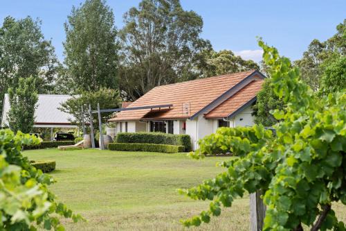 Pokolbin Casa | Travertine Vineyard Retreat - Stay Among the Vines