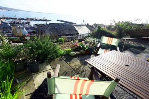 Newlyn Casa | Trawler Cottage traditional cottage with stunning sea view