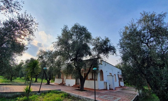 Montincello Apartamento | Tre Appartamenti in Villa con Giardino Vicino al Mare
