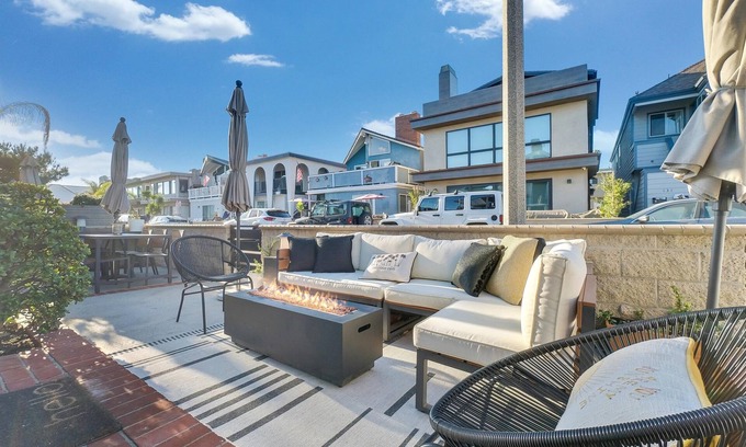 West Newport Condominio | Treasured Bliss * AC * Clean * Steps to Sand * Exclusive Patio