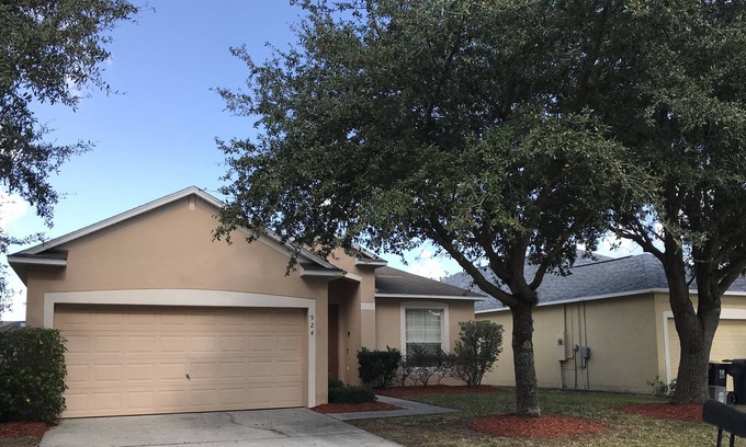 Sunset Ridge Casa | Treat Yourself with Private Pool at Sunset Ridge Davenport 5BR 3BA