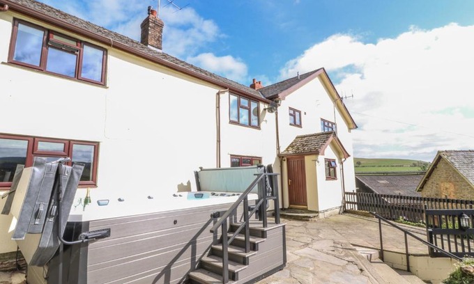 Bleddfa Casa | Treboeth