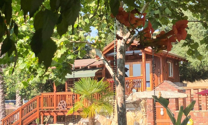 Atascadero Cabina | ¡Cabaña única en una propiedad compartida de 6 acres! Perfecto para entusiastas de Moto !!