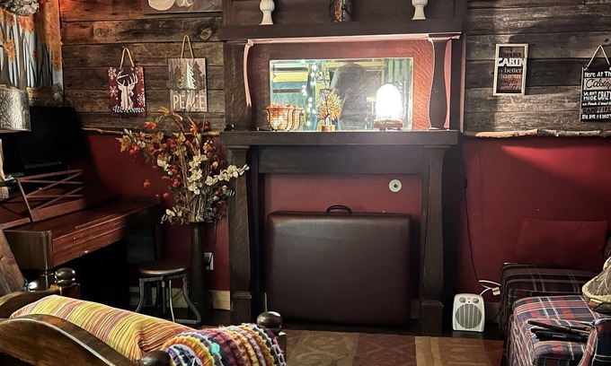 Jonesborough Cabina | Tree house themed tiny house in a tiny house community mountain retreat.
