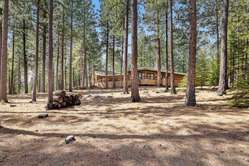 Black Butte Ranch Casa | Tree-lined Paradise