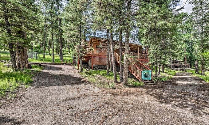 Ruidoso Cabina | Tree-Lined 'Polly's Perch' w/ Mountain Views!