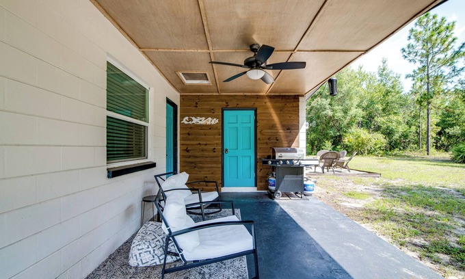 Crystal River Casa | Tree-Lined Retreat 4 Mi to Three Sisters Springs!