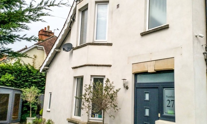 Glastonbury Cabaña | TREE OF LIFE HOUSE, NUMBER 27 BERE LANE, pet friendly in Glastonbury
