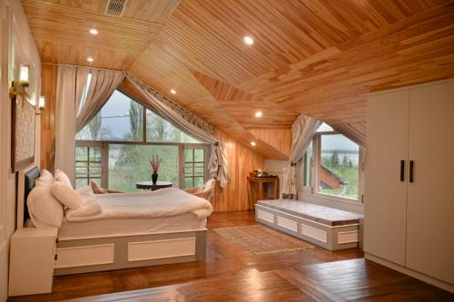 Nishat-Shalimar Casa | Tree of Life Lakeside Cottage, Srinagar