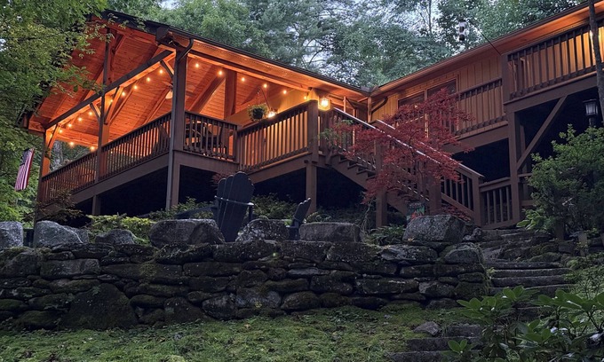 Cullowhee Casa | Tree Top Mountain Lodge near Lake Glenville!