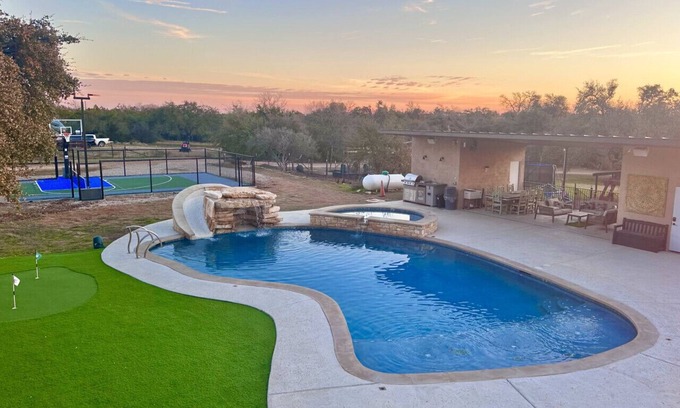 Dripping Springs Apartamento | Tree Top Retreat-Pool-Playground-Brewery