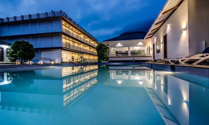 Kannan Devan Hills Hotel | Treebo Trend Misty Garden Resorts With Mountain View