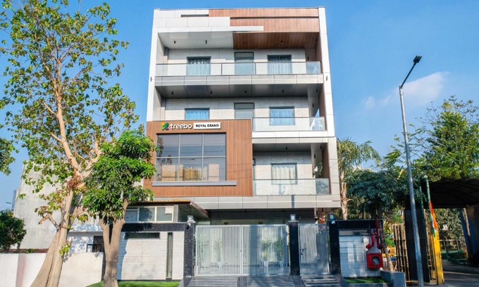 Noida Hotel | Treebo Royal Grand, Sector 71