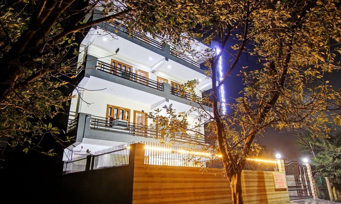 Noida Hotel | Treebo The Eden Roc