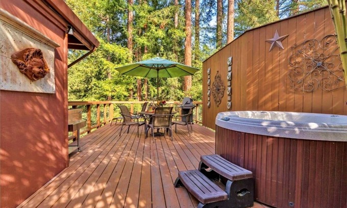 Guerneville Casa | "Árbol Fort" Bañera de hidromasaje! Mesa de fuego !! "Casa inteligente" escondido en el bosque!
