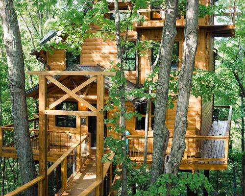 Millersburg Casa | Treehouse #2 by Amish Country Lodging