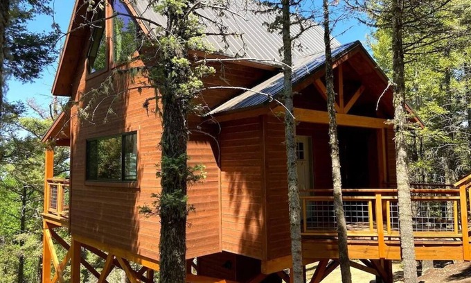 Angel Fire Cama Y Desayuno | TREEHOUSE Bed & Breakfast with stunning mountain views