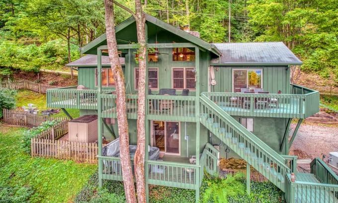 Waynesville Cabina | Treehouse Escape -Hot Tub, Amazing Views