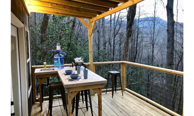 Cosby Cabina | Treehouse Glamping 2 bordering GSMNP, Off-Grid