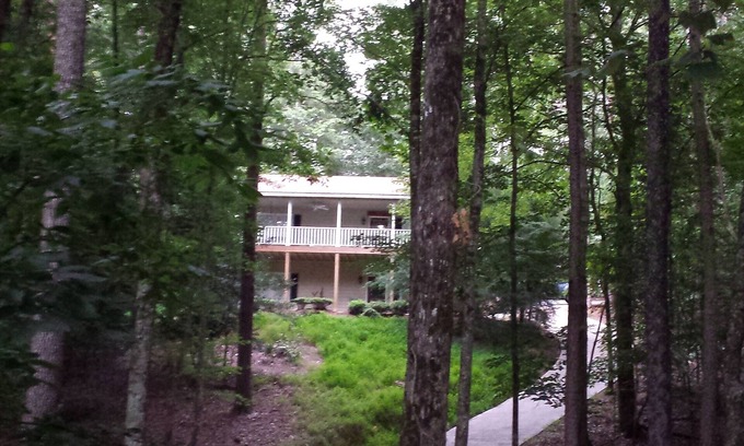 Ellijay Cabina | Treehouse in Coosawatee River Resort