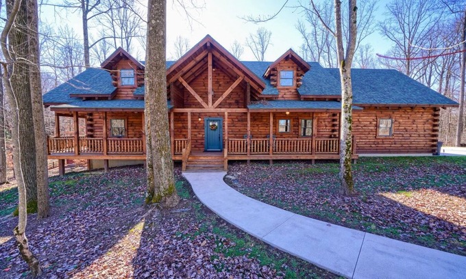 Laurelville Casa | Treehouse Lodge: Luxury Log Cabin Retreat in Hocking Hills