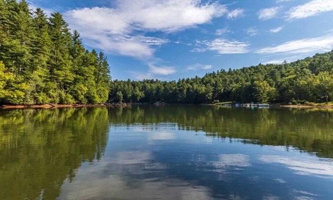 Cullowhee Casa | Treehouse on the Lake! Direct Lakefront Home with Private Dock on Lake Glenville