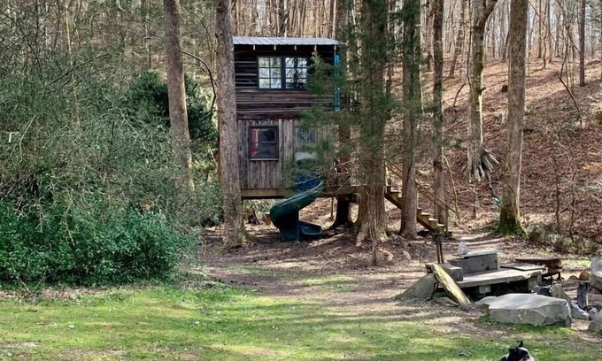 Talking Rock Casa | Treehouse Sanctuary at Kaluna Farm Retreat