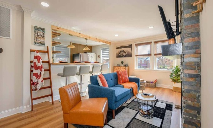Parkville Apartamento | Stylish 2BR with King Bed, Coffee Bar, Smart TVs, Spa Shower, and Great WiFi