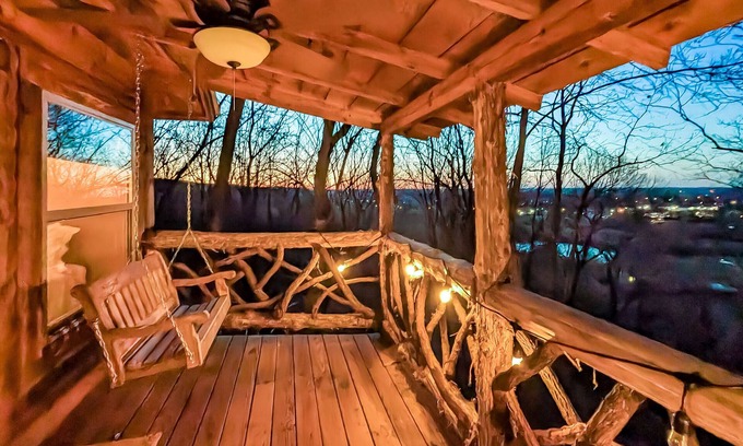 Mountain View Cabina | Treehouse Thyme - total privacy in woods