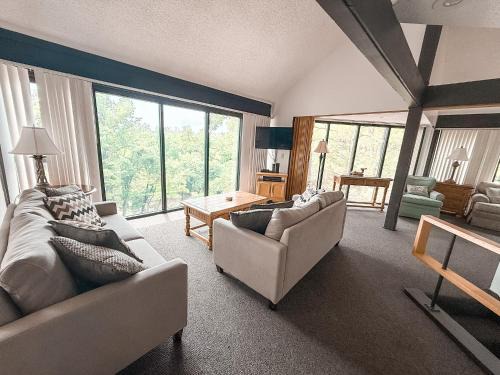 Village of Four Seasons Casa | Treehouse Treetop Village105-3bed3bapools-8pp