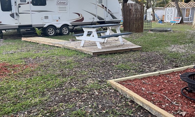 Embassy Hills Otro | Trees Camper